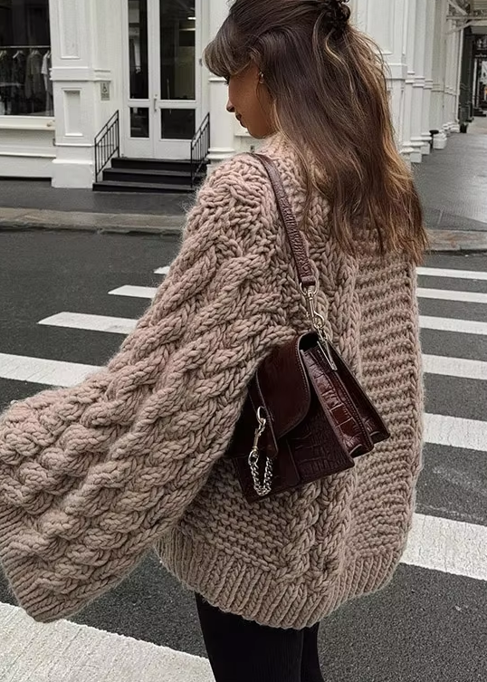 Effortlessly Elegant Sweater with a Timeless Design