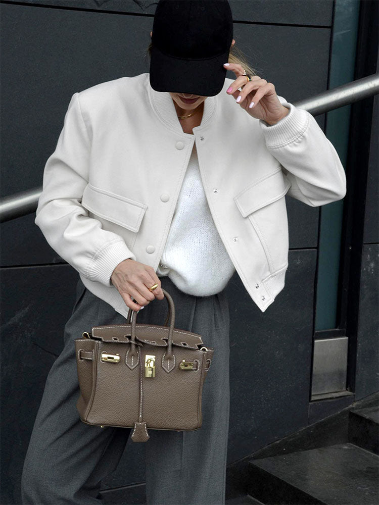 Well Tailored Jacket with a Graceful Silhouette