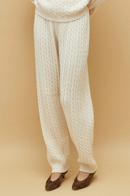 Well Tailored Pants with a Graceful Silhouette