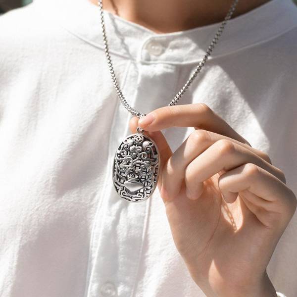 Gracefully Styled Garment for Any Occasion
