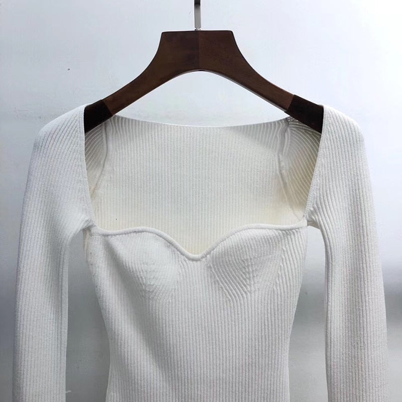 Well Tailored Top with a Graceful Silhouette