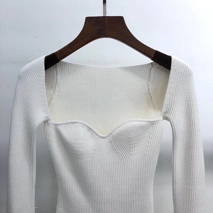 Well Tailored Top with a Graceful Silhouette