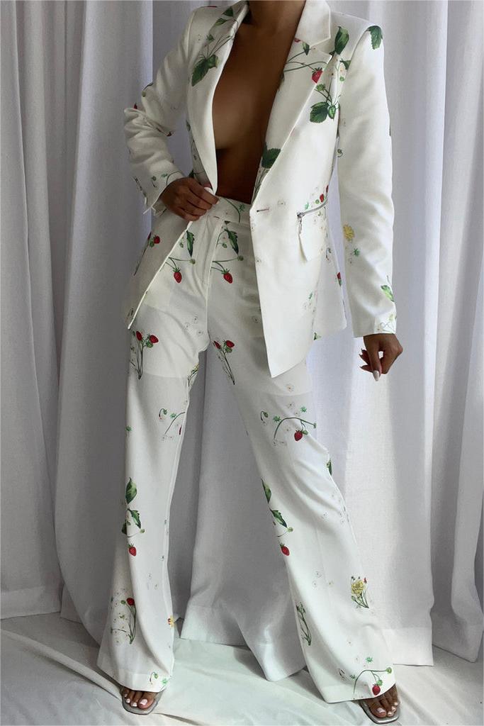Well Tailored Pants with a Graceful Silhouette