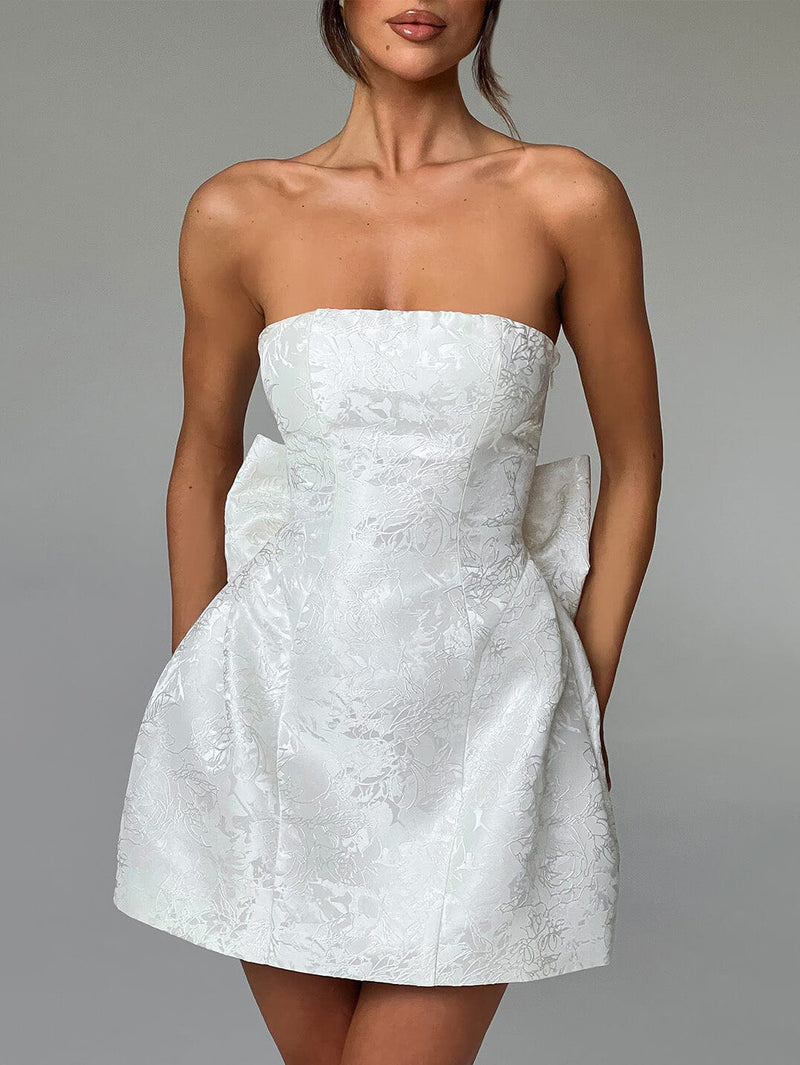 Beautifully Finished Dress in a Timeless Design
