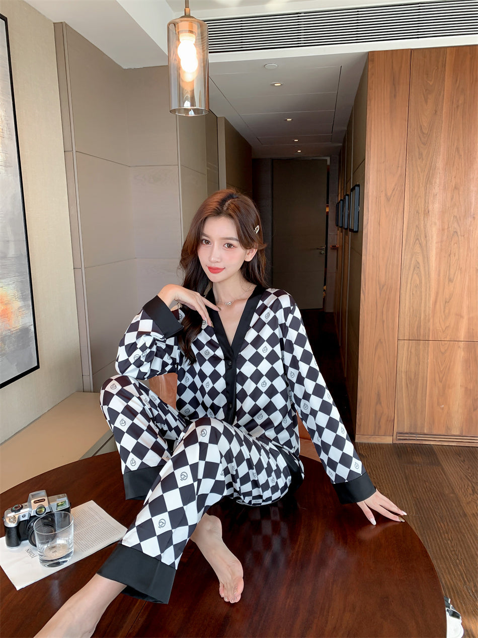 Well Tailored Garment with a Graceful Silhouette