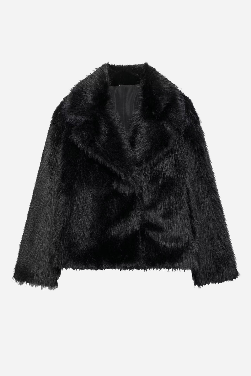 Effortlessly Elegant Jacket with a Timeless Design