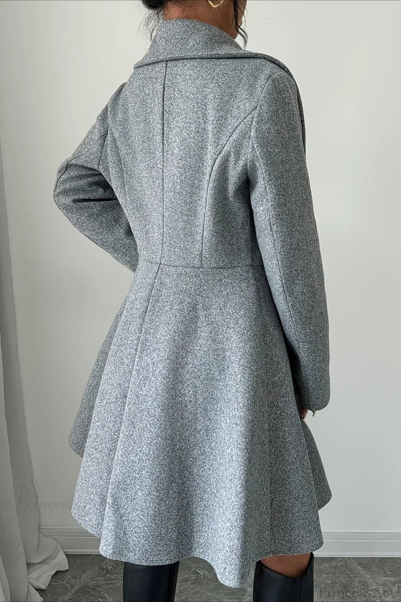 Elegantly Styled Coat for Everyday Wear
