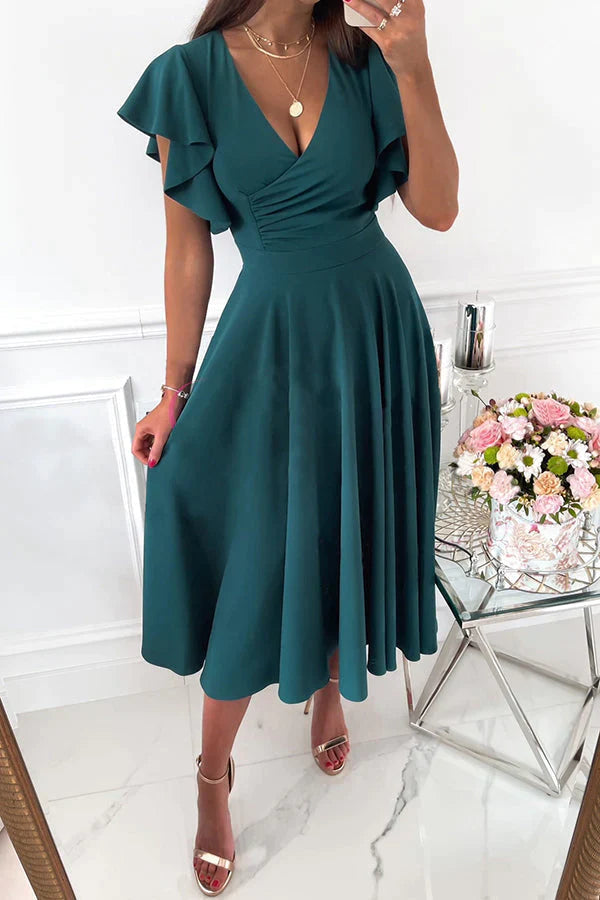 Effortlessly Elegant Dress with a Timeless Design