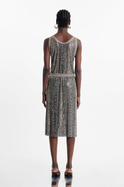 Effortlessly Elegant Dress with a Timeless Design