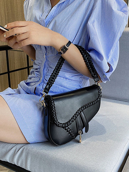 Well Tailored Bag with a Graceful Silhouette