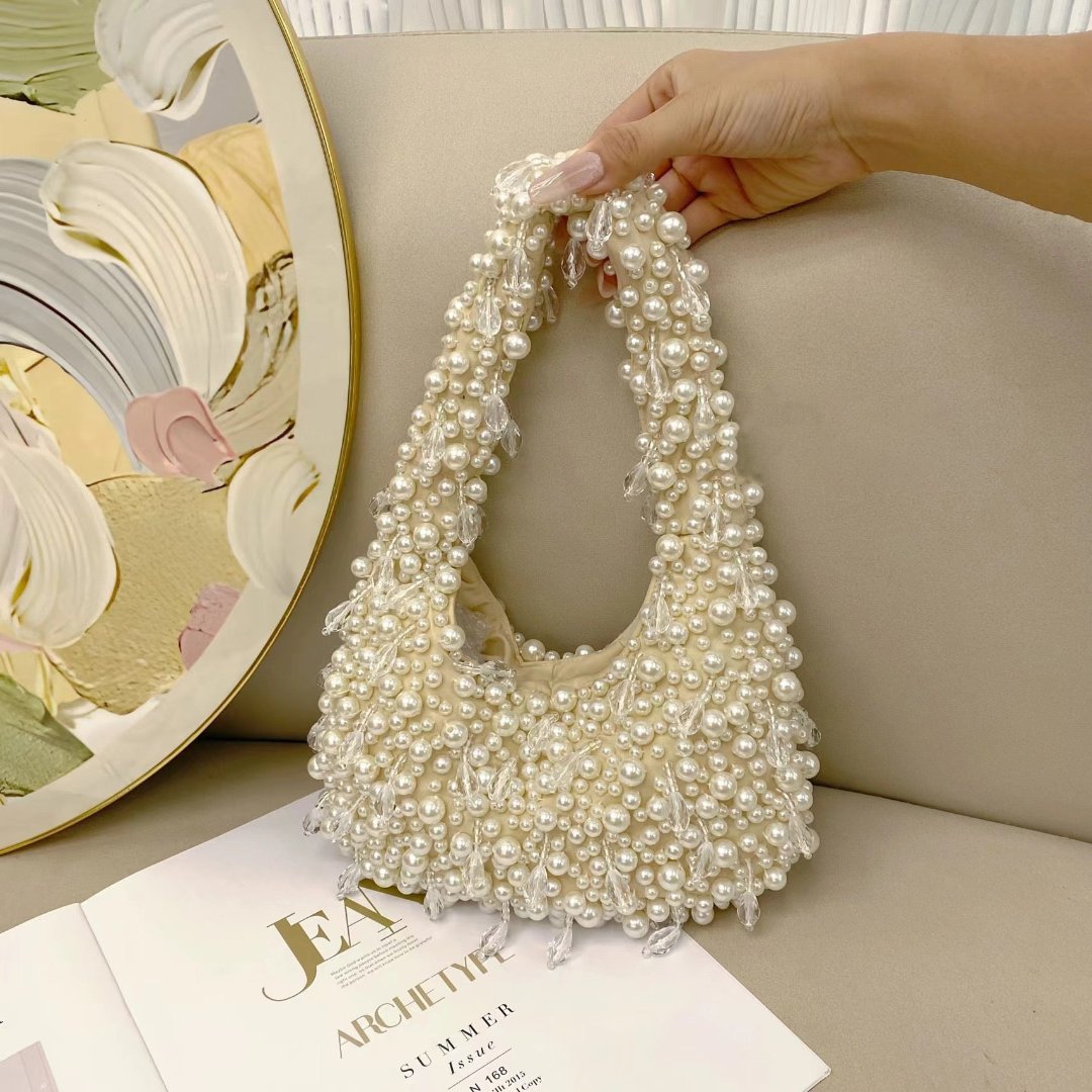 Well Tailored Bag with a Graceful Silhouette
