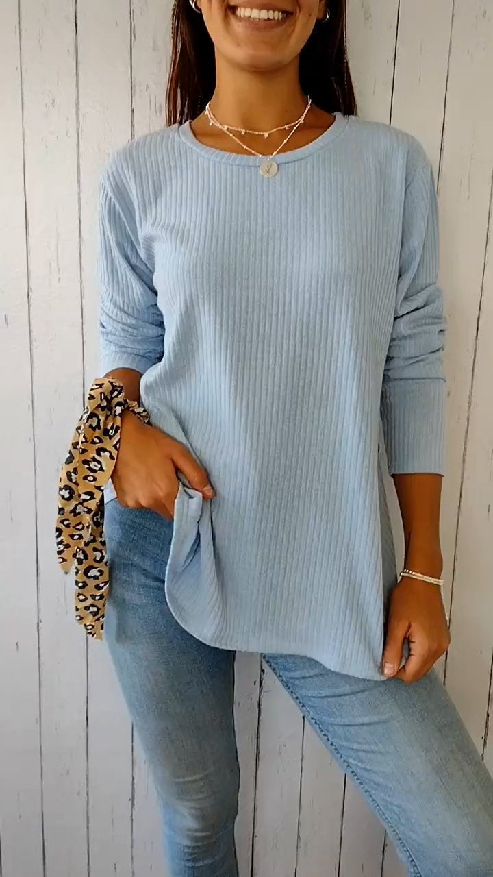 Well Tailored Top with a Graceful Silhouette