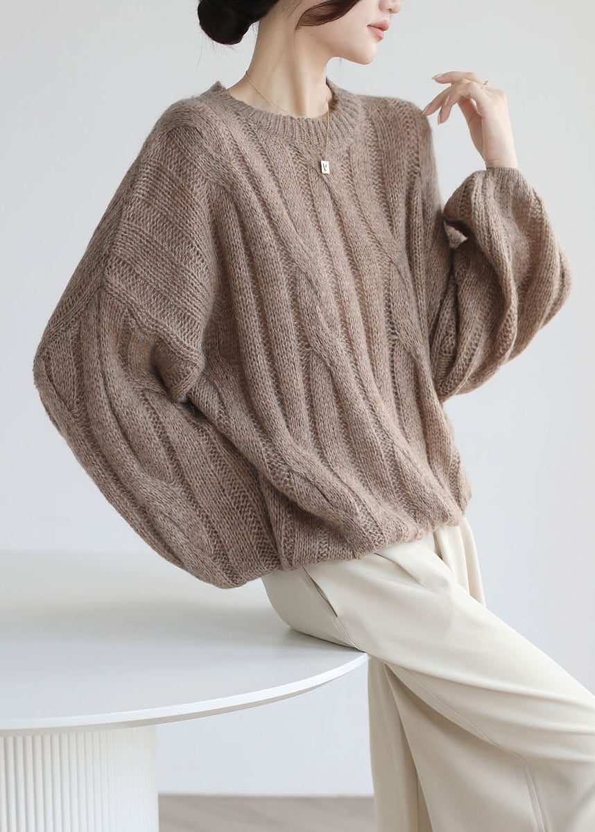 Well Tailored Sweater with a Graceful Silhouette