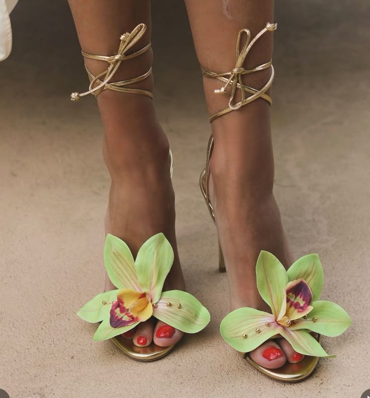 Well Tailored Sandals with a Graceful Silhouette