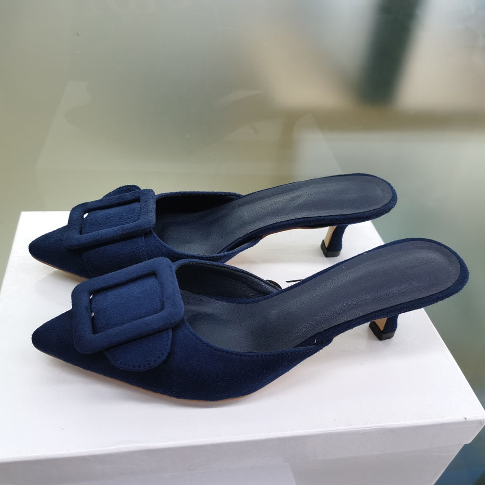 Effortlessly Elegant Garment with a Timeless Design