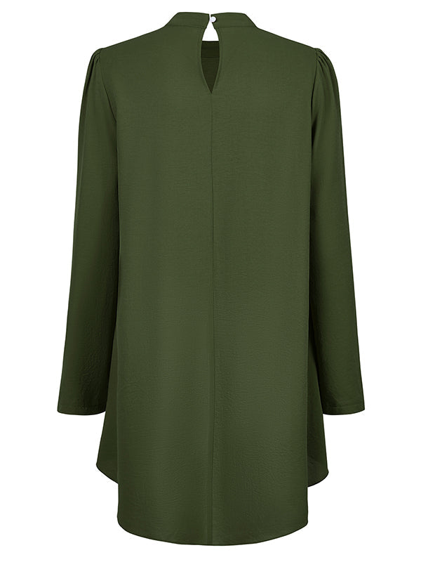 Well Tailored Blouse with a Graceful Silhouette