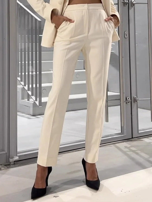 Effortlessly Elegant Pants with a Timeless Design