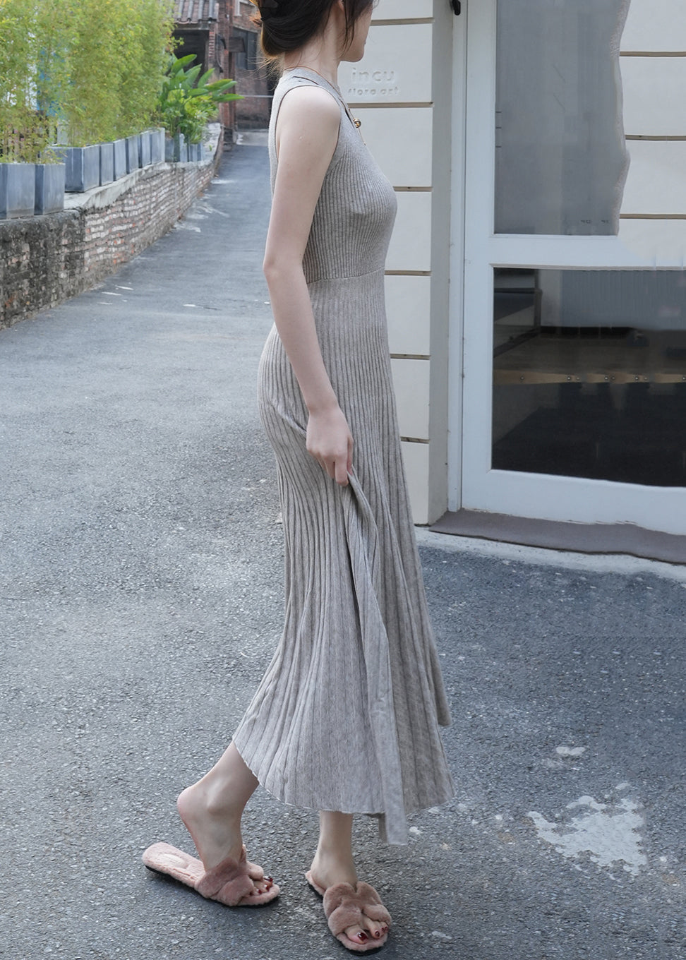 Effortlessly Elegant Dress with a Timeless Design