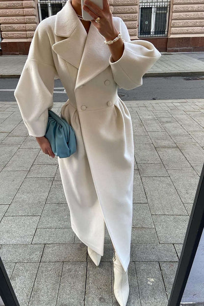Effortlessly Elegant Coat with a Timeless Design