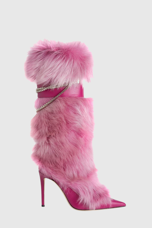 Effortlessly Elegant Boots with a Timeless Design