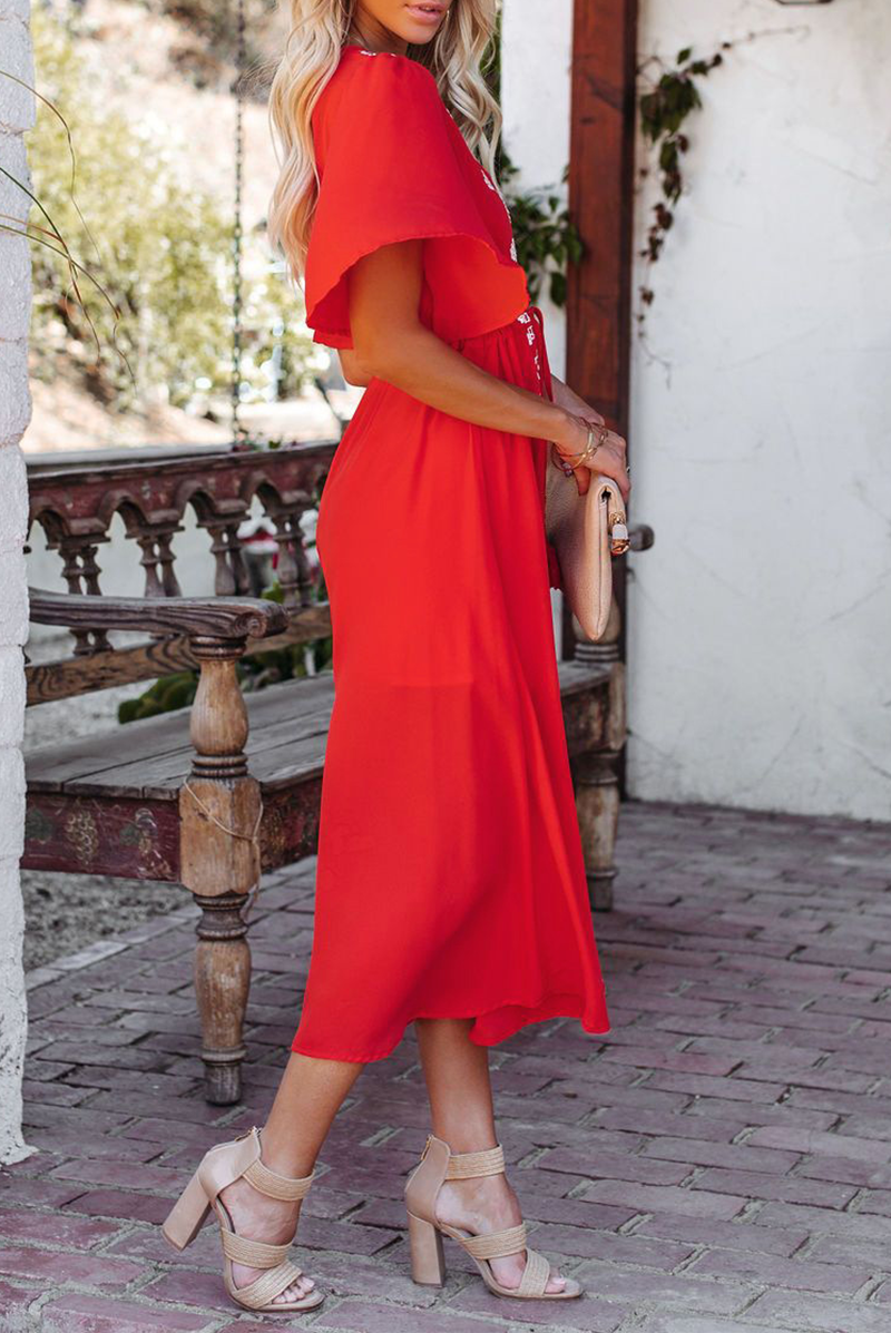 Well Tailored Dress with a Graceful Silhouette