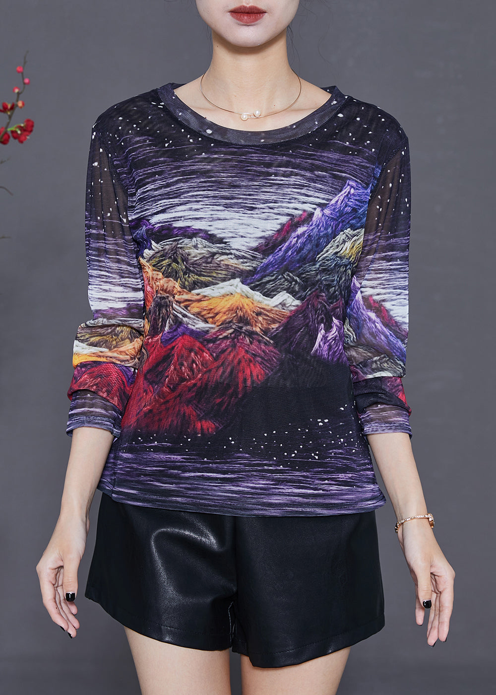 Well Tailored Top with a Graceful Silhouette