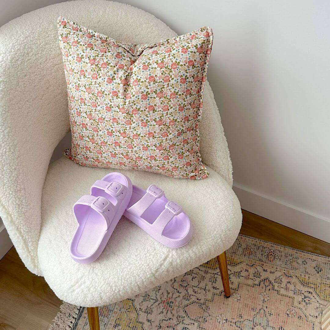 Classic Vintage Sandals with a Flattering Fit
