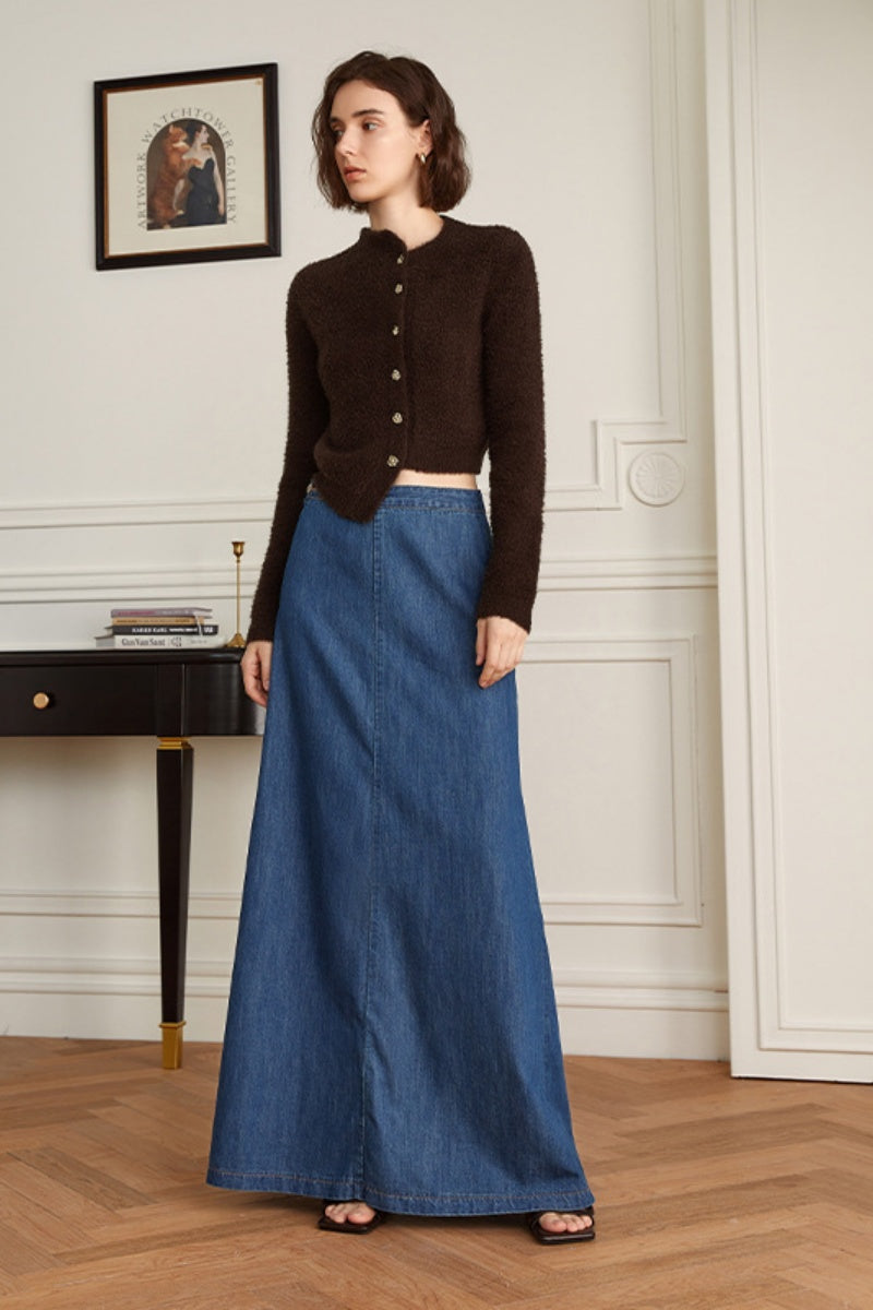 Well Tailored Garment with a Graceful Silhouette