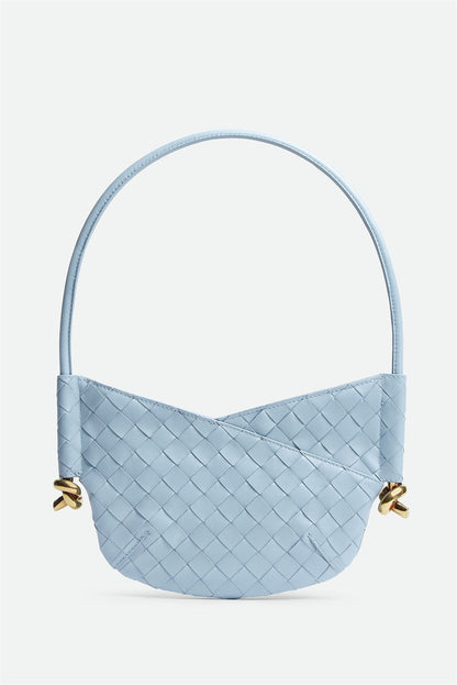 Gracefully Styled Bag for Any Occasion