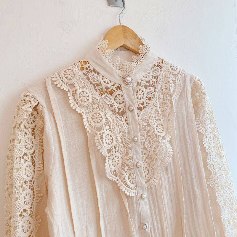 Effortlessly Elegant Blouse with a Timeless Design