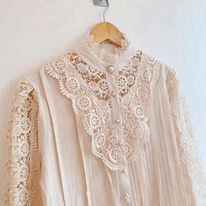 Effortlessly Elegant Blouse with a Timeless Design