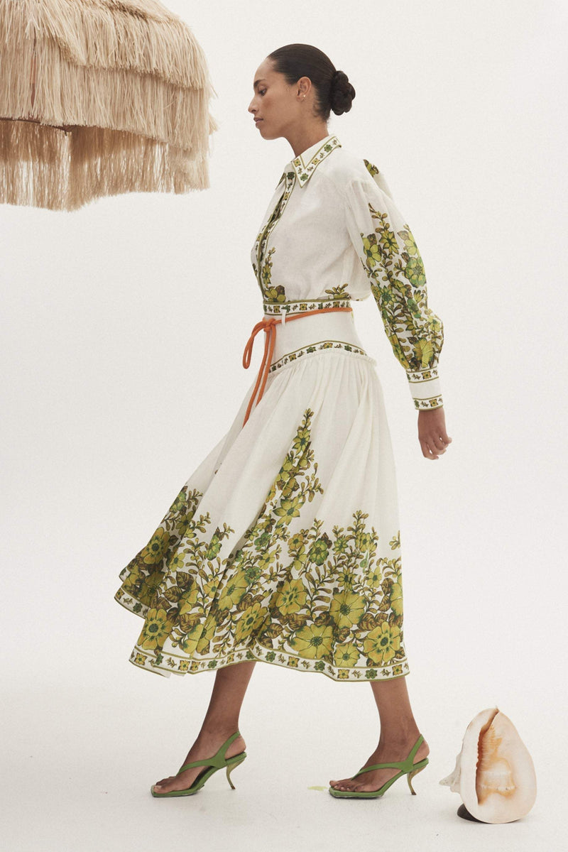 Classic Vintage Blouse with a Flattering Fit