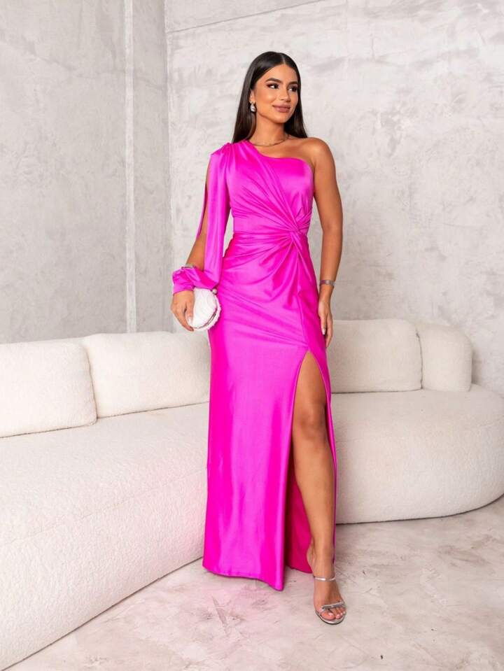 Well Tailored Dress with a Graceful Silhouette