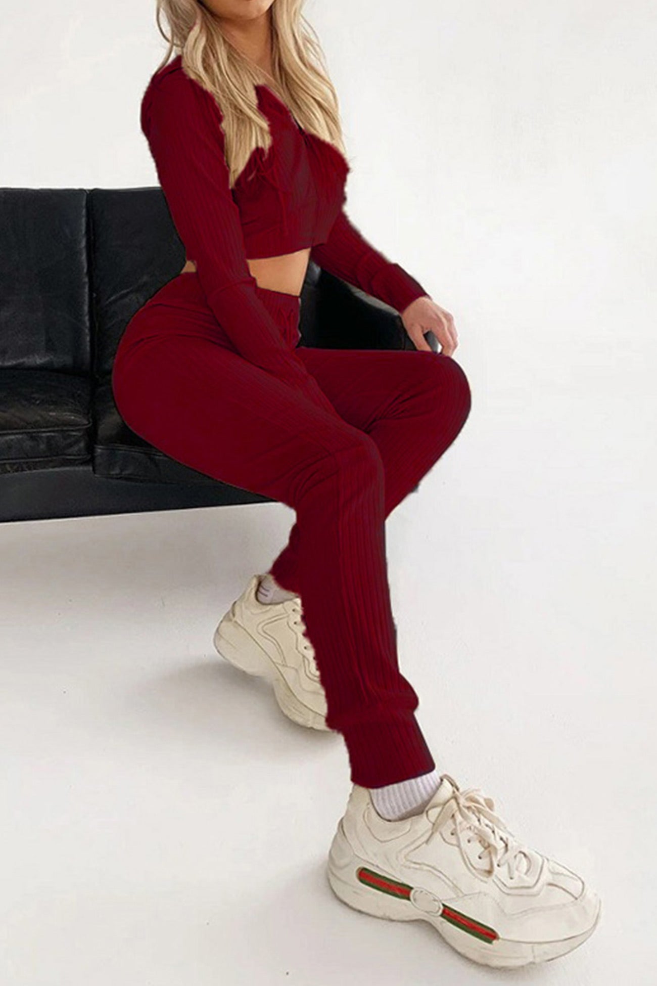Well Tailored Pants with a Graceful Silhouette