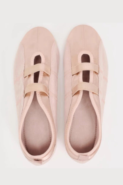 Sophisticated Garment with a Clean Classic Look
