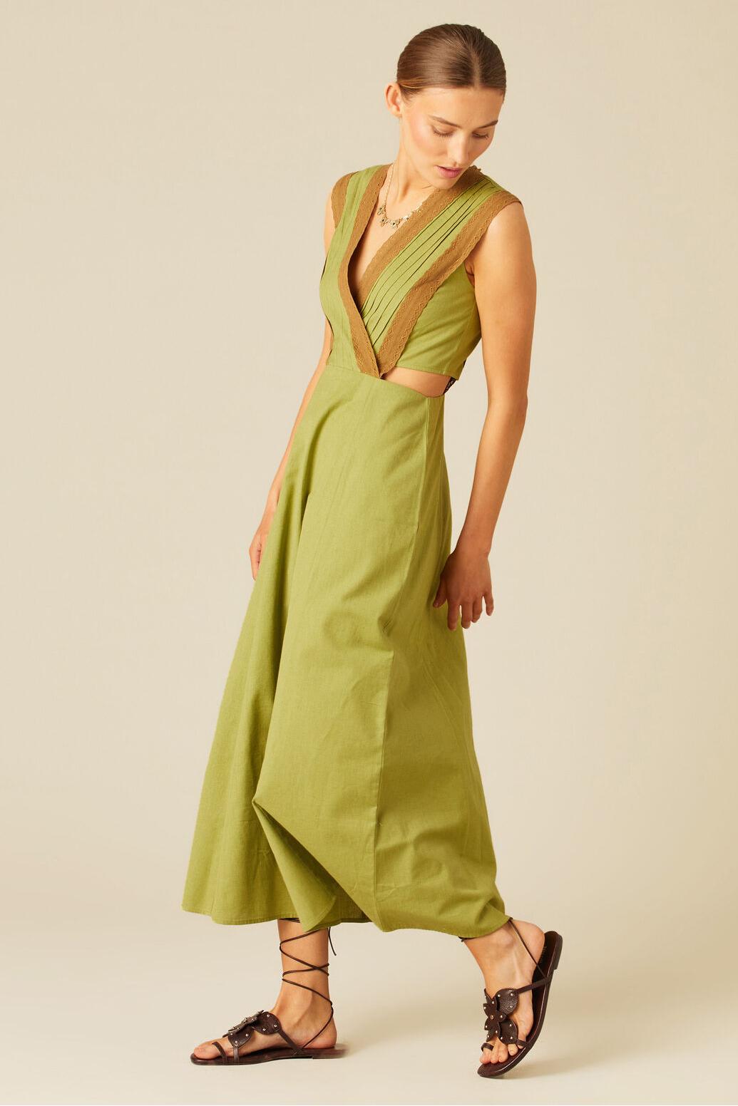 Effortlessly Elegant Dress with a Timeless Design