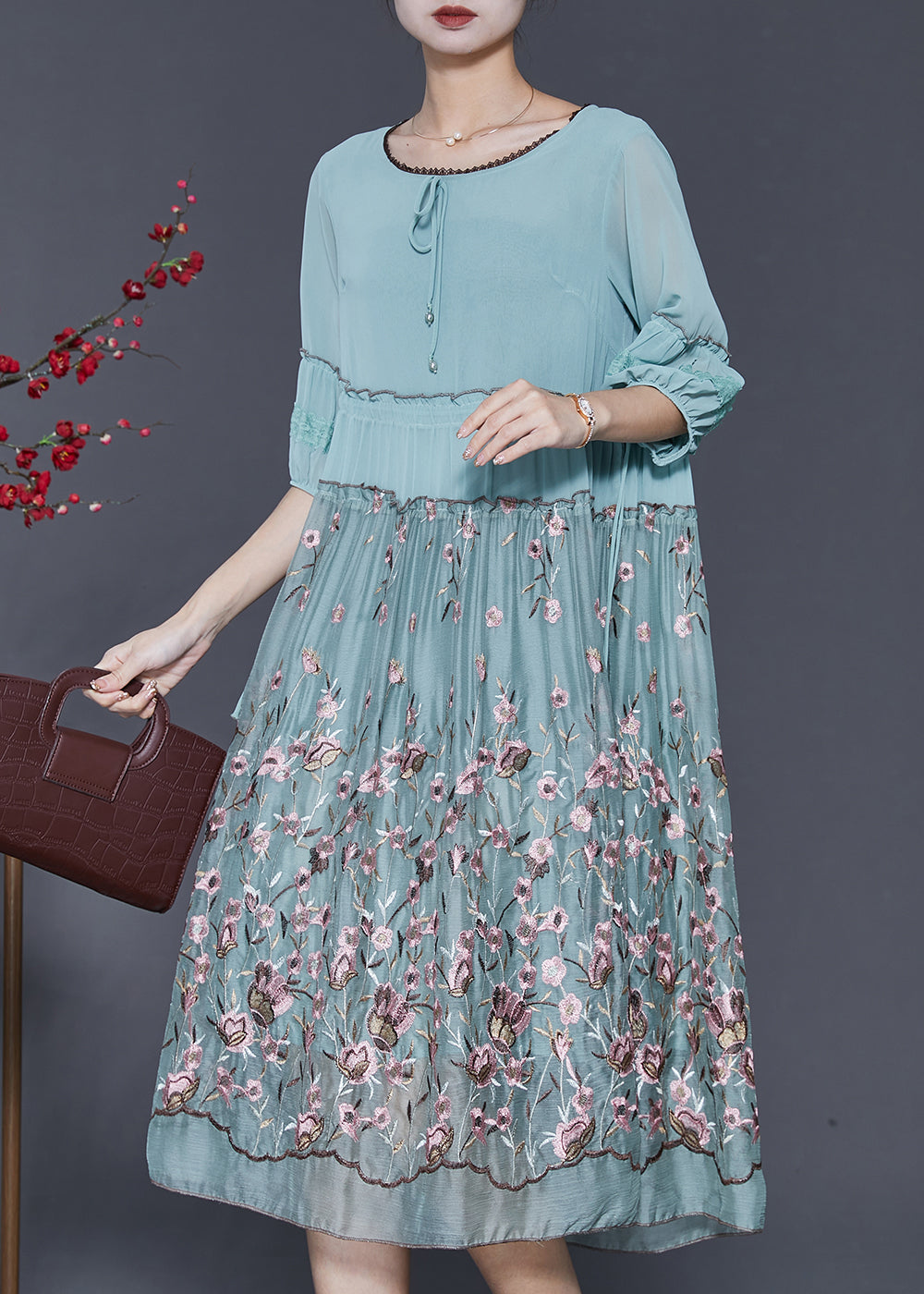 Effortlessly Elegant Dress with a Timeless Design