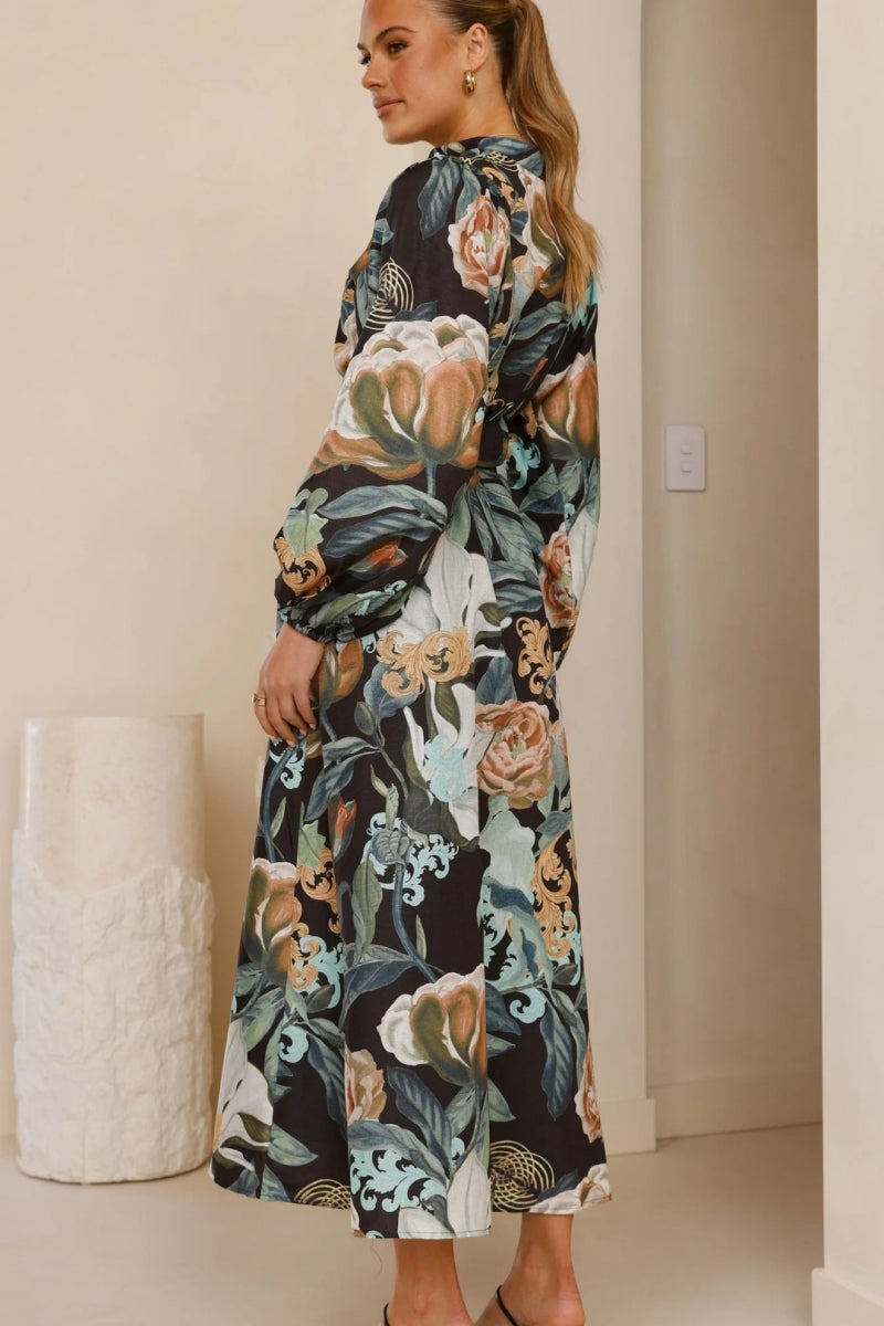 Classic Vintage Dress with a Flattering Fit