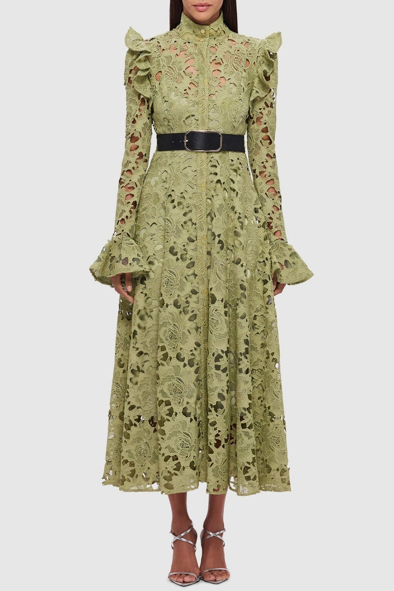 Well Tailored Dress with a Graceful Silhouette