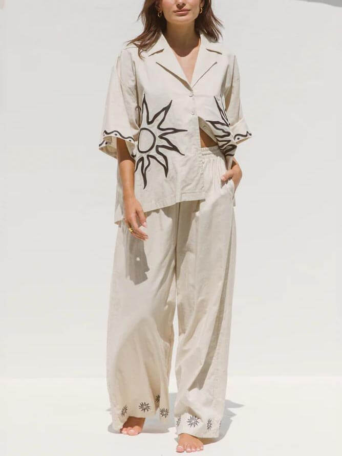 Effortlessly Elegant Pants with a Timeless Design