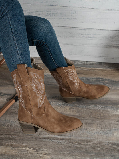 Classic Vintage Boots with a Flattering Fit