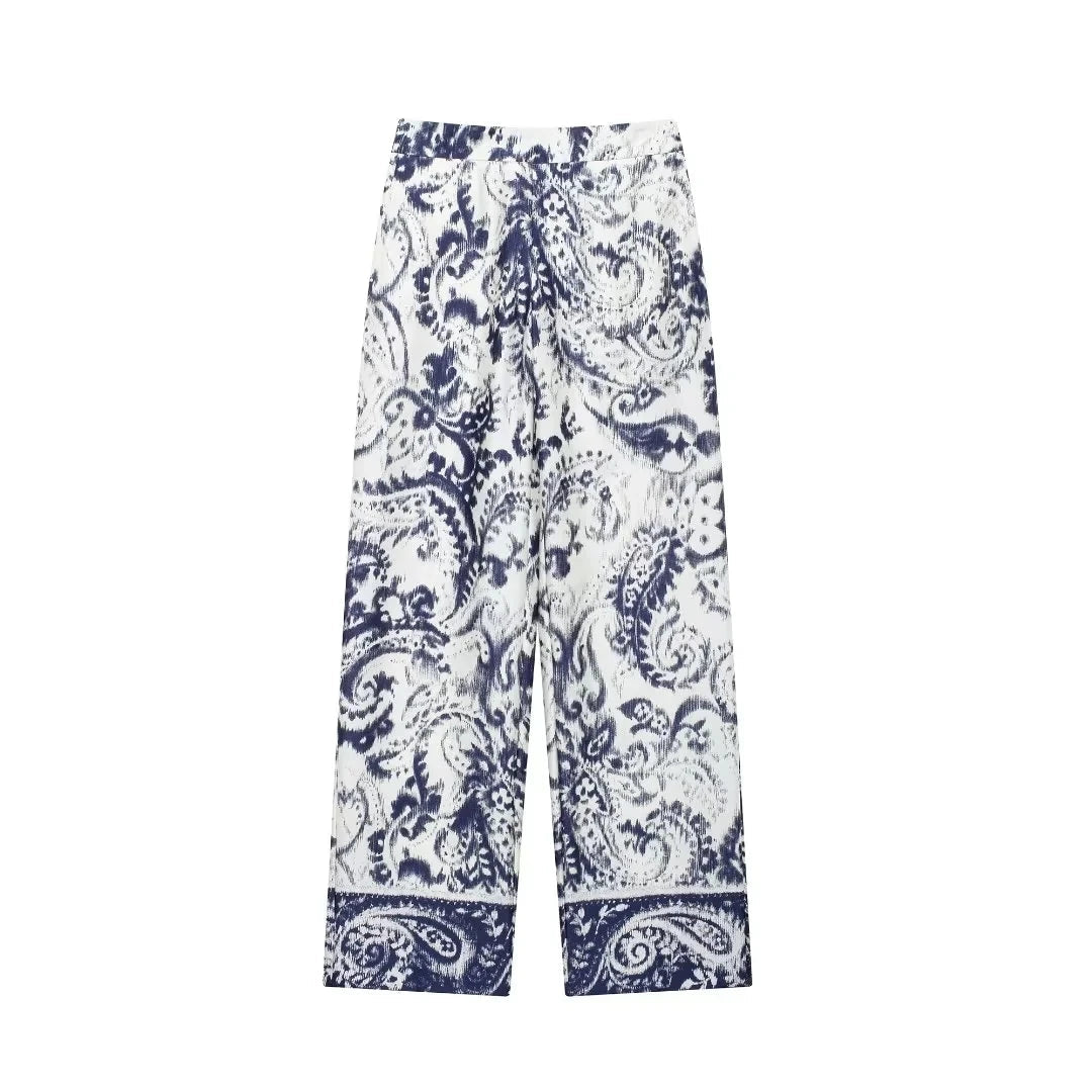 Effortlessly Elegant Garment with a Timeless Design