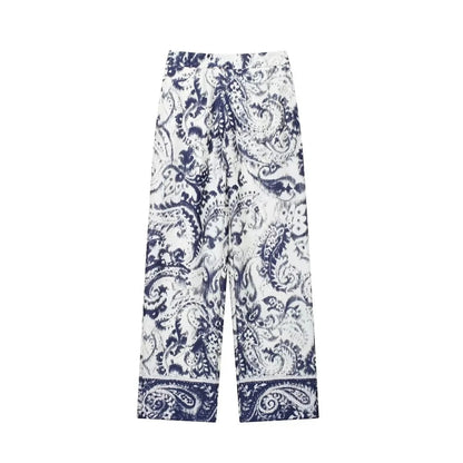 Effortlessly Elegant Garment with a Timeless Design