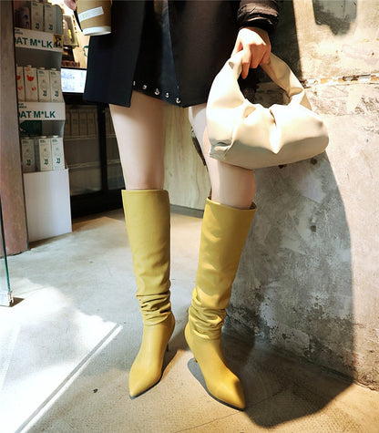 Effortlessly Elegant Garment with a Timeless Design
