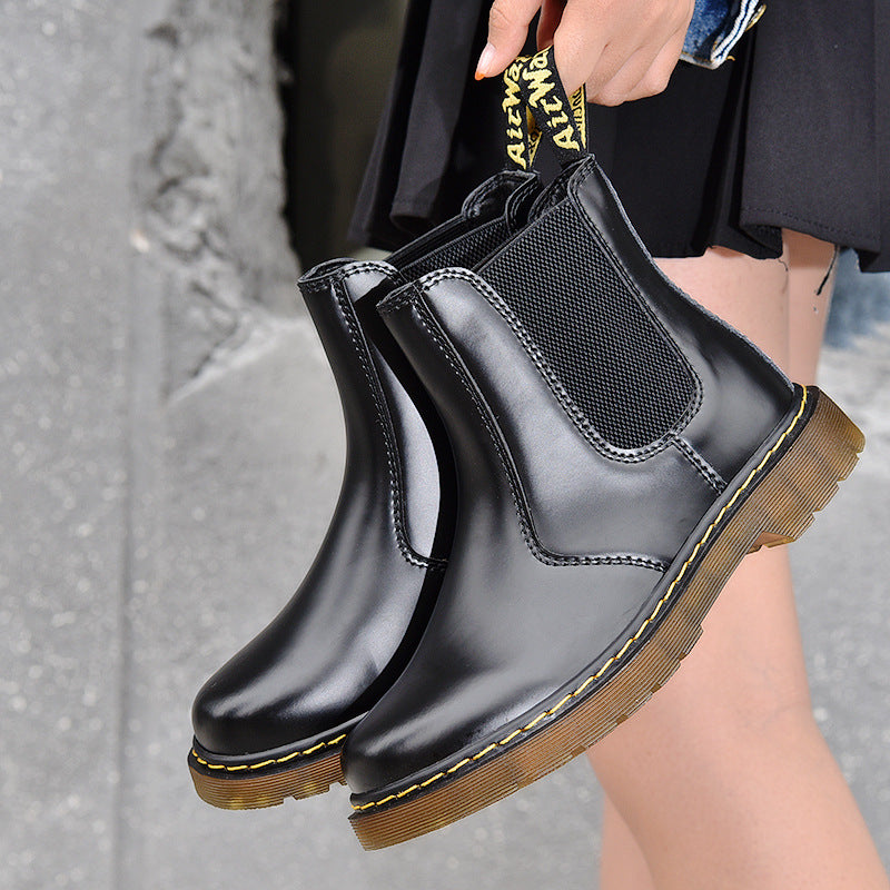 Beautifully Finished Boots in a Timeless Design