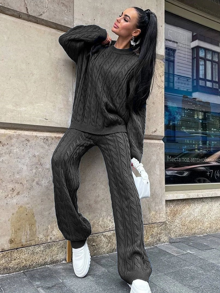 Well Tailored Sweater with a Graceful Silhouette