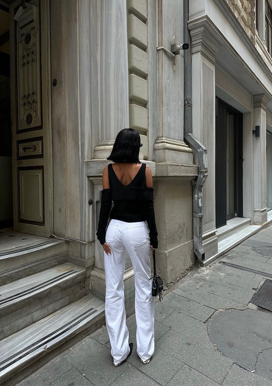 Beautifully Finished Top in a Timeless Design