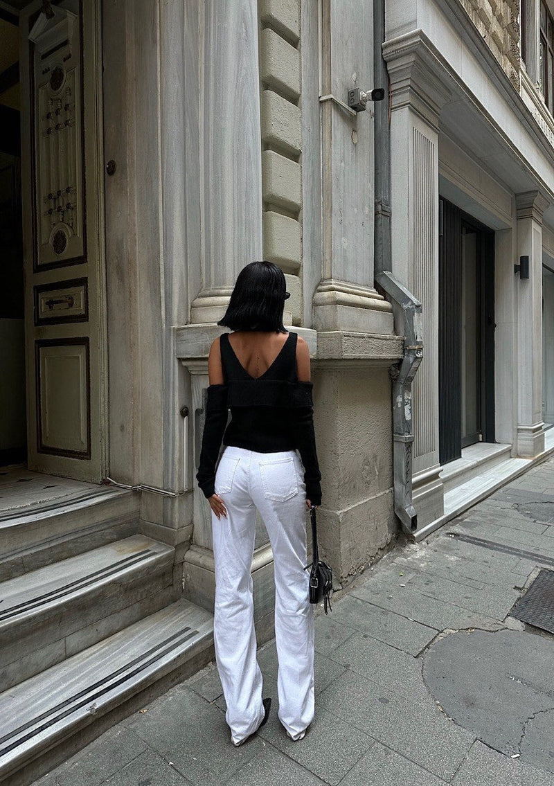 Beautifully Finished Top in a Timeless Design