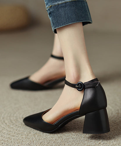 Effortlessly Elegant Heels with a Timeless Design