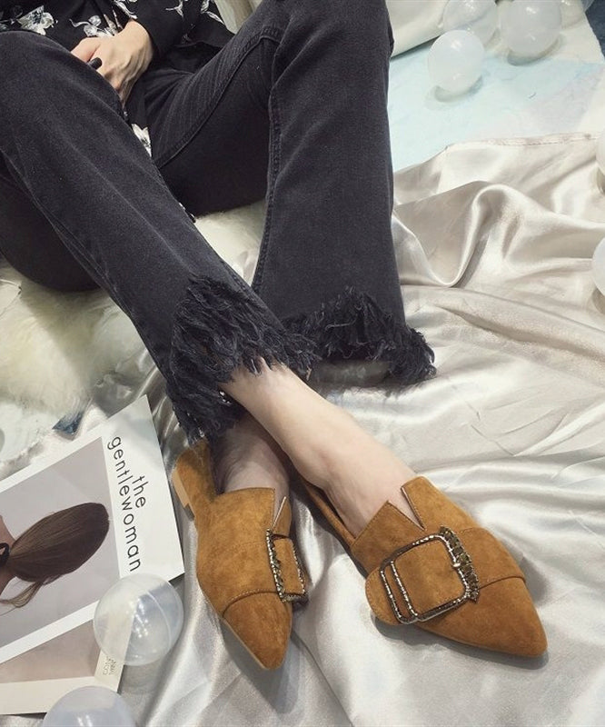 Effortlessly Elegant Shoes with a Timeless Design